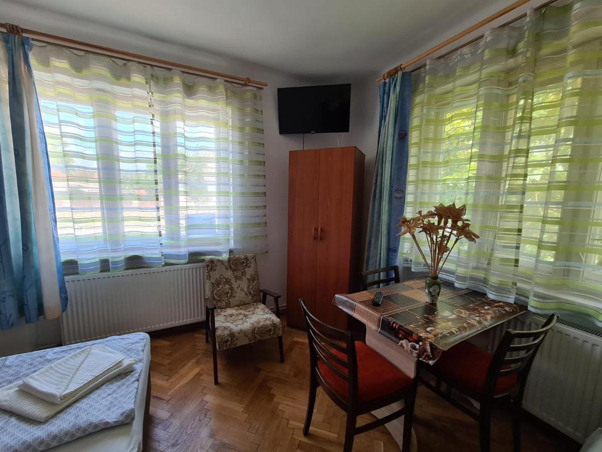 Отель Sepsi-Szek Сфынту-Георге Экстерьер фото